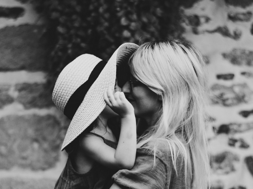 mother, child, bw, family, hug, tenderness, hat