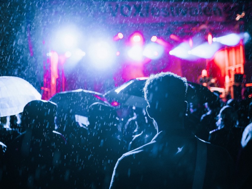 rain, crowd, silhouettes, people