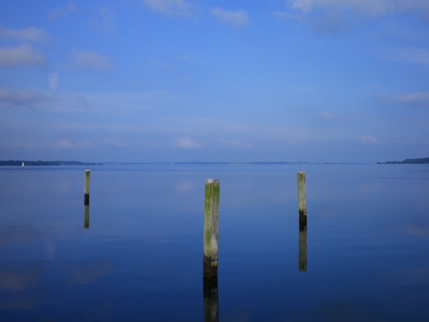 water, pillars, horizon, sky, reflection